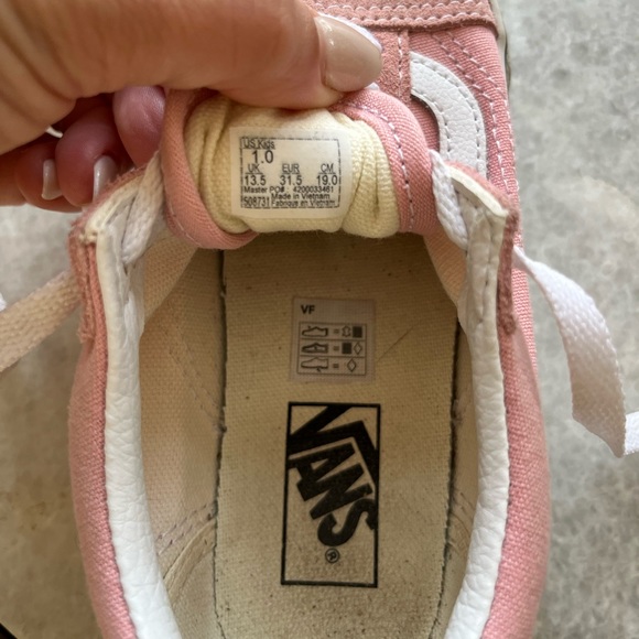 Vans, kids, pink and white canvas and suede EUC - Picture 7 of 7